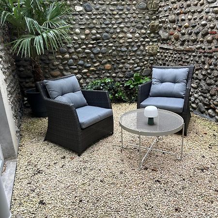 Le Patio : Appartement Chic 3 Chambres Au Coeur De Pau Buitenkant foto