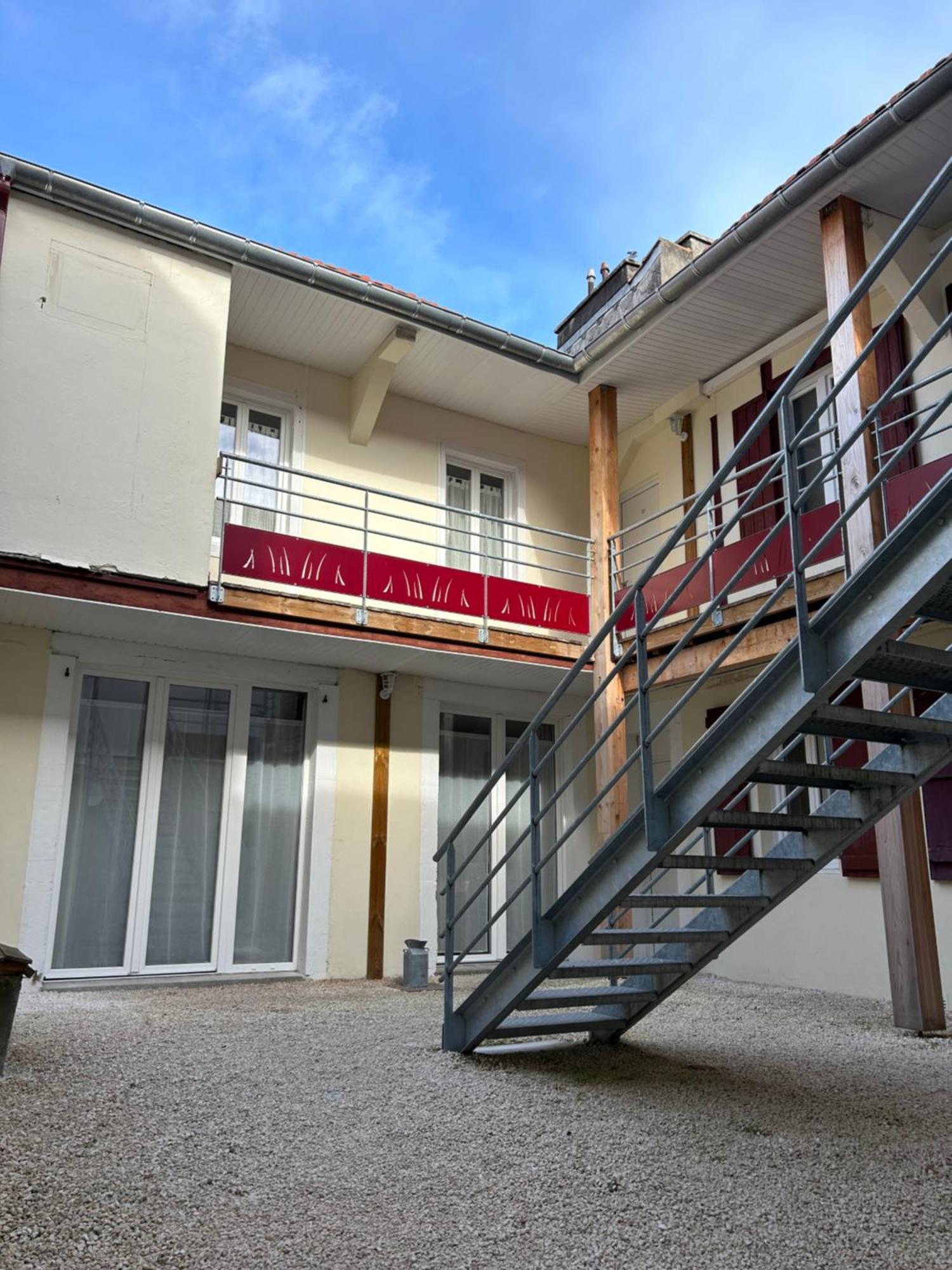 Le Patio : Appartement Chic 3 Chambres Au Coeur De Pau Buitenkant foto